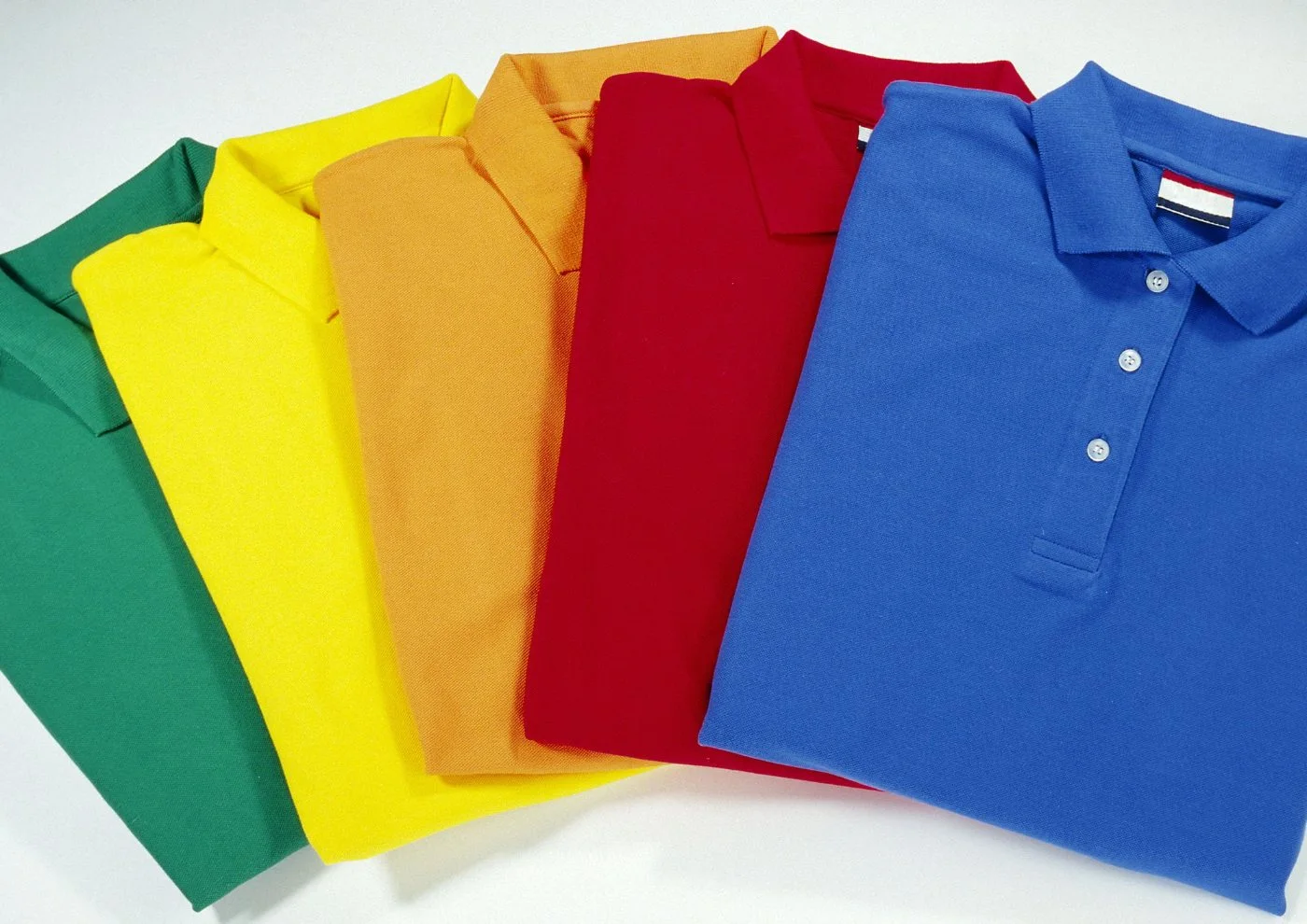 Polo Shirt Custom Jogja: Seragam Semi-Formal Berkelas untuk Bisnis dan Instansi